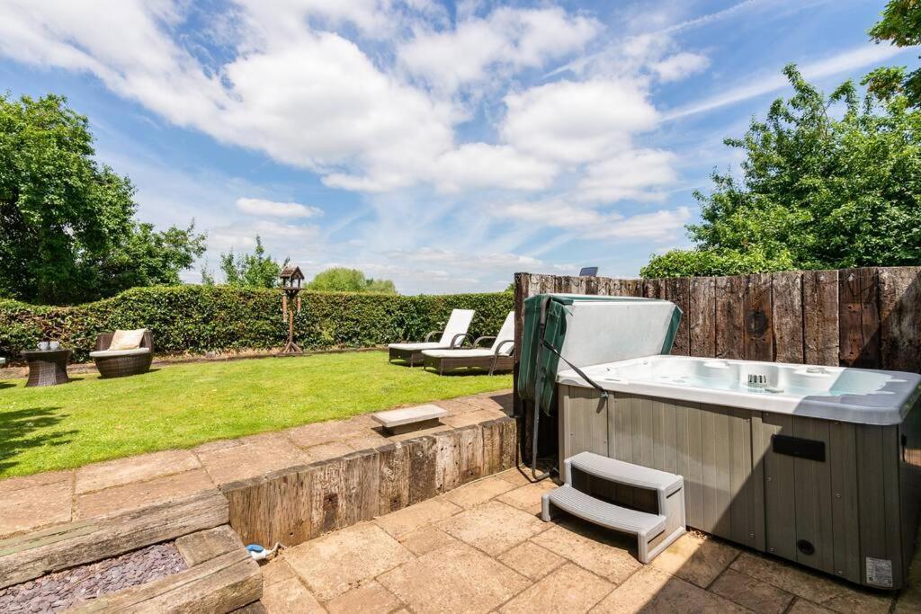 The Summerhouse, Countryside Retreat With Private Hot Tub Bridgnorth Eksteriør bilde