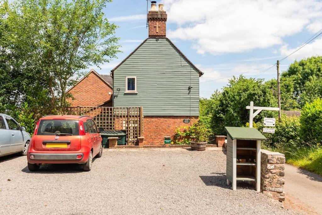 The Summerhouse, Countryside Retreat With Private Hot Tub Bridgnorth Eksteriør bilde